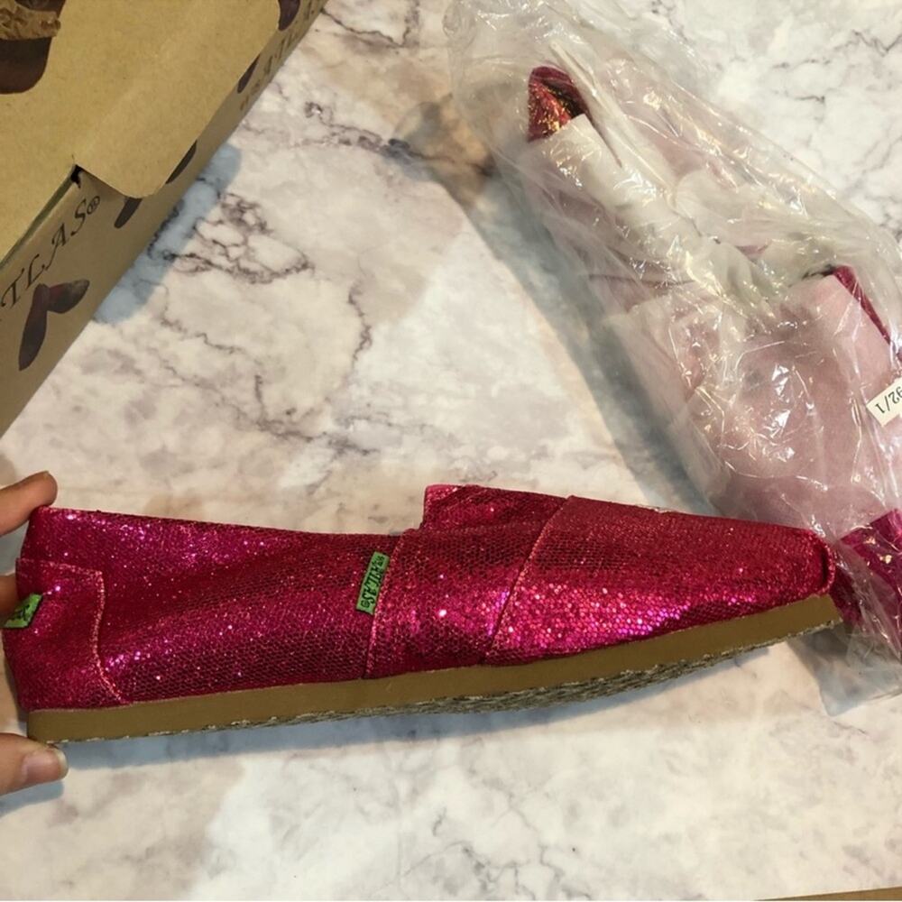 New in Box, WB Atlas Tom Style Shoes. Bright Pink. Glitzy with a cross. - Picture 2 of 6